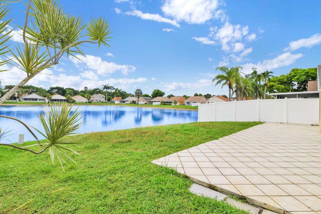 Под контрактом: $499,000 (3 спален, 2 ванн, 1700 Квадратных фут)