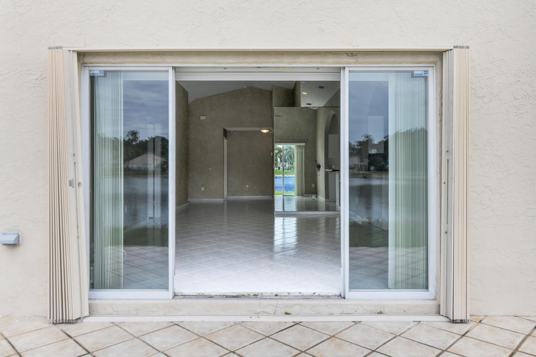 Под контрактом: $499,000 (3 спален, 2 ванн, 1700 Квадратных фут)