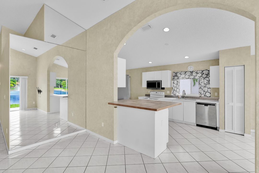 Под контрактом: $499,000 (3 спален, 2 ванн, 1700 Квадратных фут)