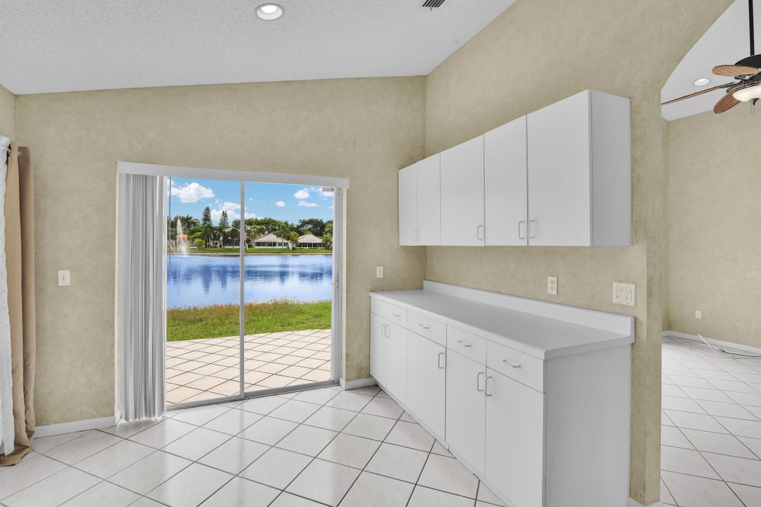 Под контрактом: $499,000 (3 спален, 2 ванн, 1700 Квадратных фут)