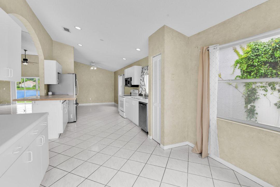 Под контрактом: $499,000 (3 спален, 2 ванн, 1700 Квадратных фут)