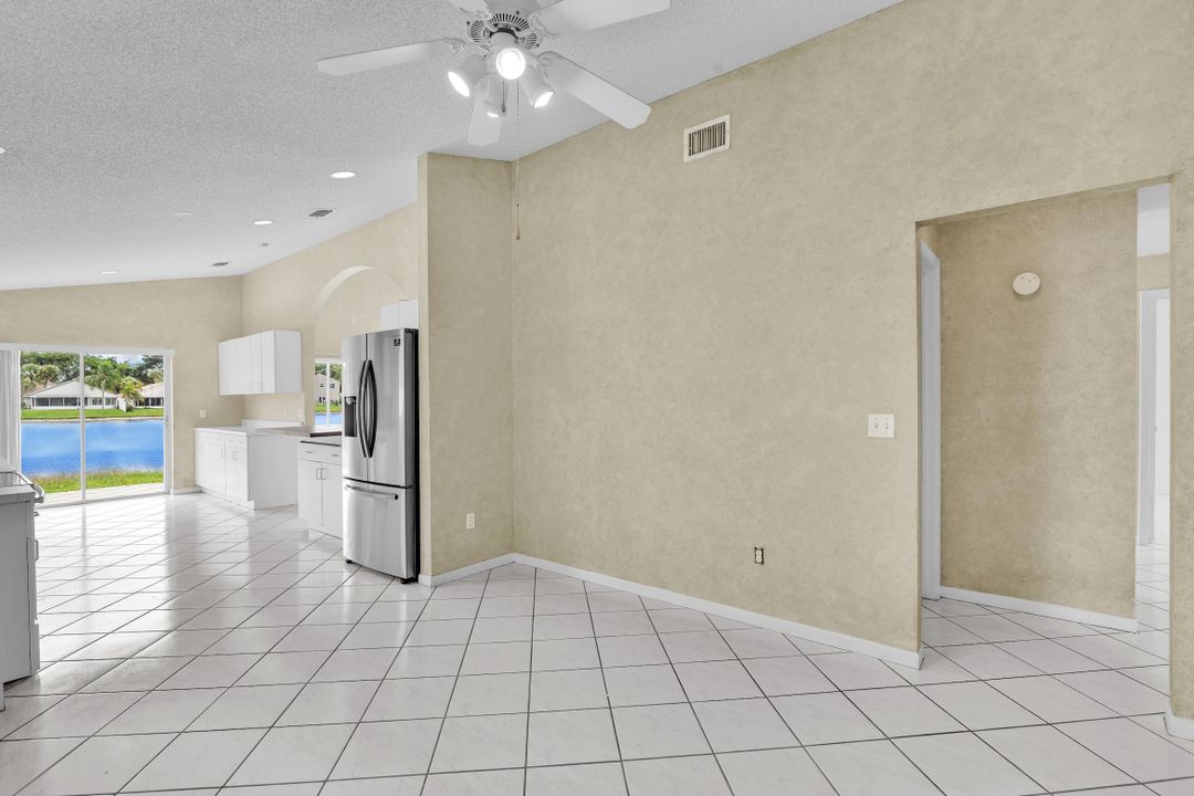 Под контрактом: $499,000 (3 спален, 2 ванн, 1700 Квадратных фут)