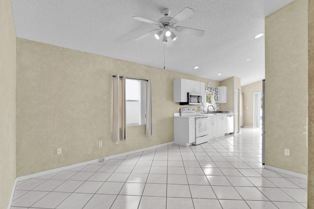 Под контрактом: $499,000 (3 спален, 2 ванн, 1700 Квадратных фут)