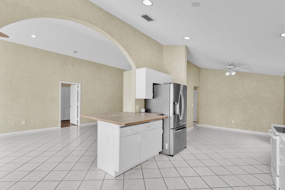 Под контрактом: $499,000 (3 спален, 2 ванн, 1700 Квадратных фут)