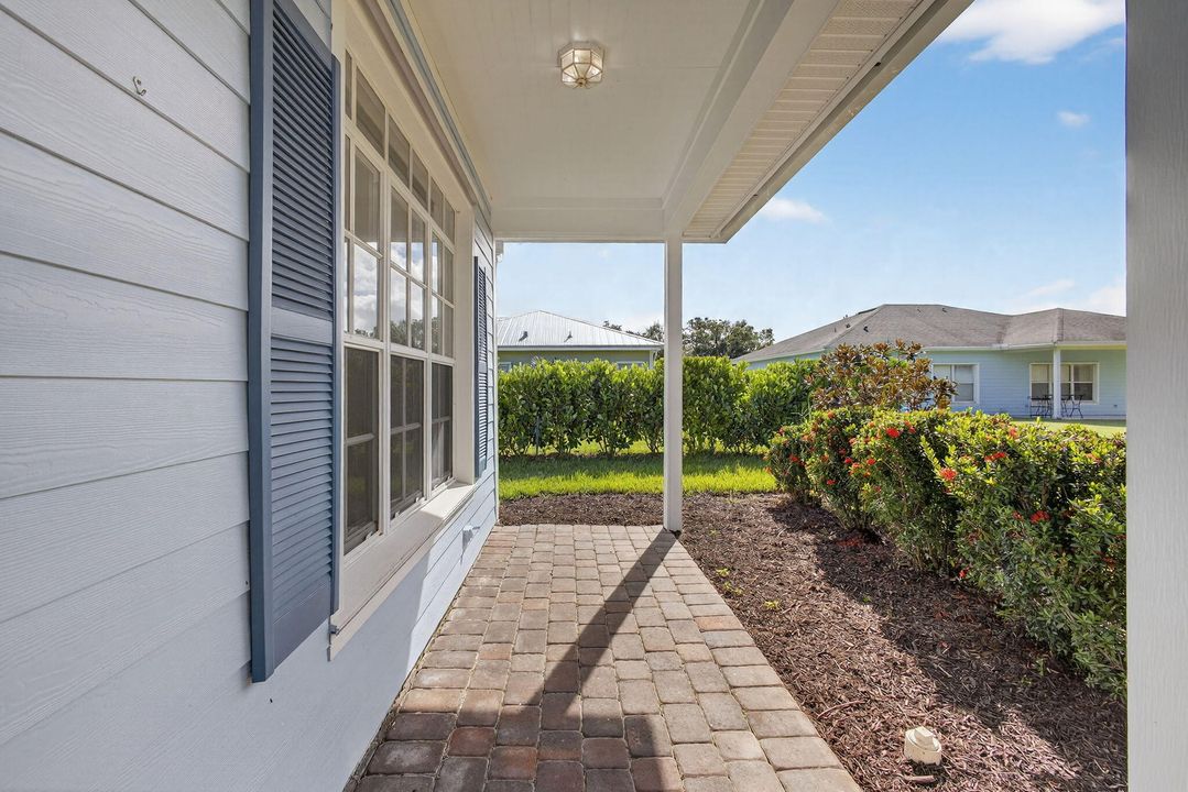 Active With Contract: $569,000 (4 beds, 2 baths, 2304 Square Feet)