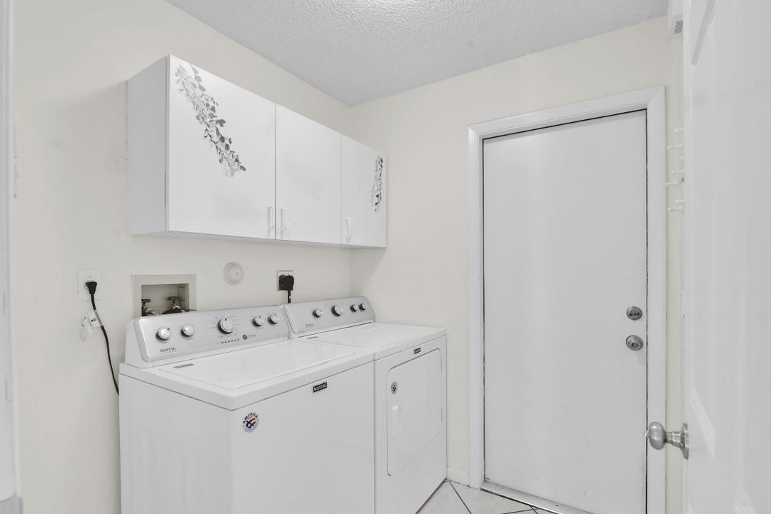 Под контрактом: $499,000 (3 спален, 2 ванн, 1700 Квадратных фут)