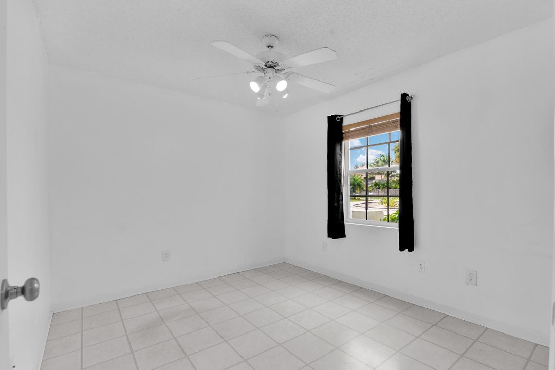 Под контрактом: $499,000 (3 спален, 2 ванн, 1700 Квадратных фут)