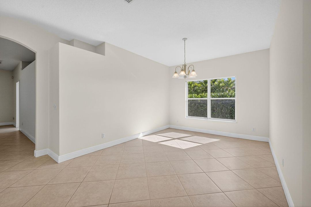 Active With Contract: $569,000 (4 beds, 2 baths, 2304 Square Feet)