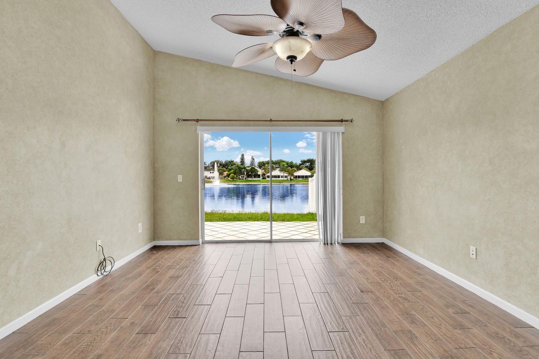 Под контрактом: $499,000 (3 спален, 2 ванн, 1700 Квадратных фут)