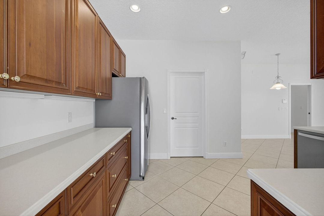 Active With Contract: $569,000 (4 beds, 2 baths, 2304 Square Feet)