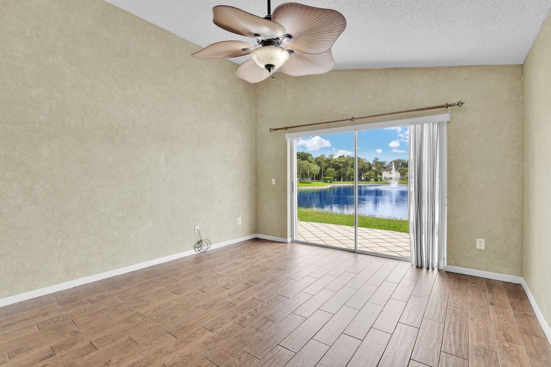 Под контрактом: $499,000 (3 спален, 2 ванн, 1700 Квадратных фут)