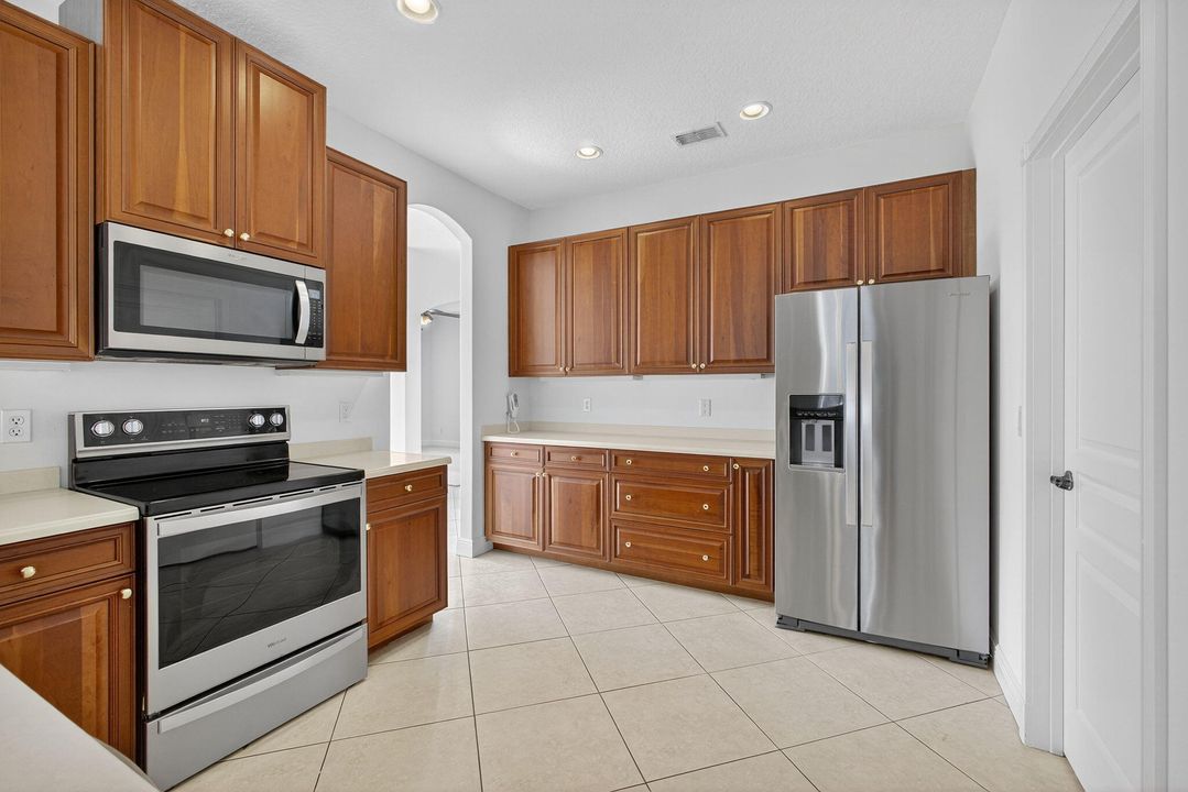 Active With Contract: $569,000 (4 beds, 2 baths, 2304 Square Feet)