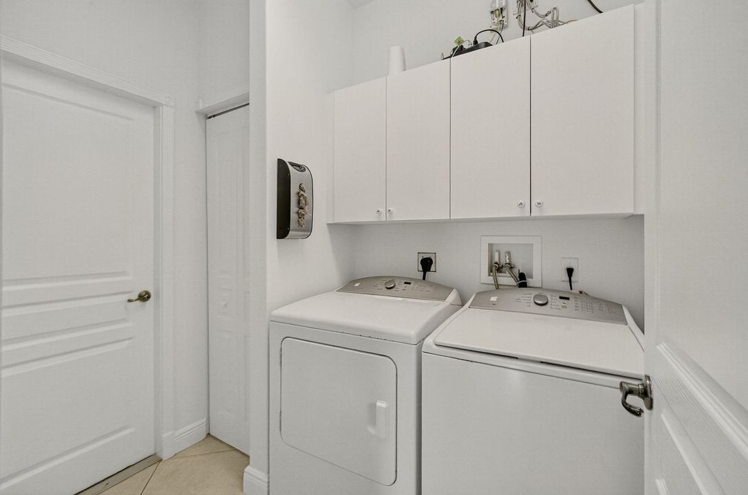 Active With Contract: $569,000 (4 beds, 2 baths, 2304 Square Feet)