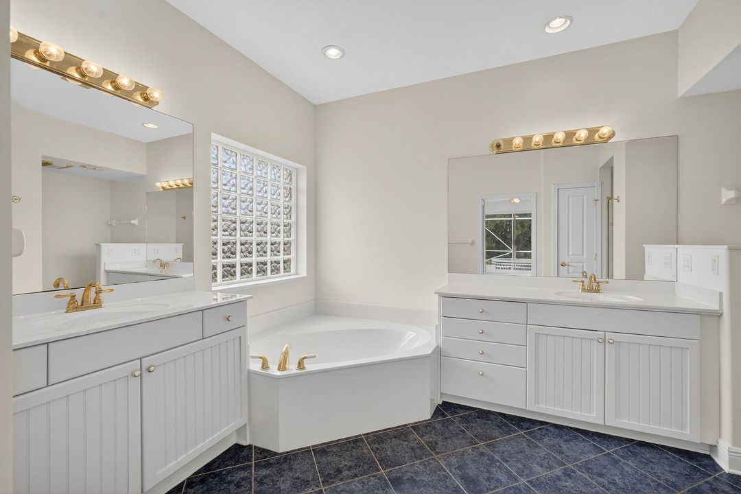 Active With Contract: $569,000 (4 beds, 2 baths, 2304 Square Feet)