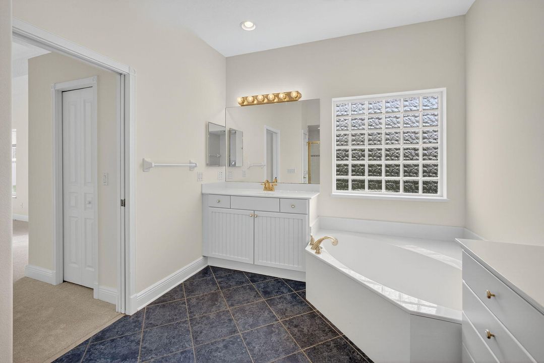 Active With Contract: $569,000 (4 beds, 2 baths, 2304 Square Feet)