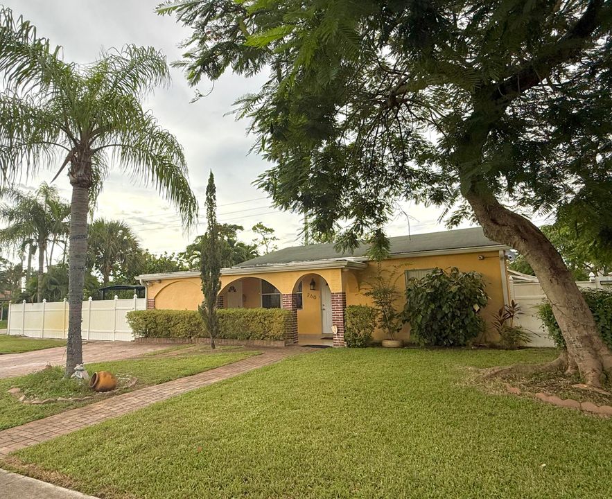 Active With Contract: $515,000 (4 beds, 4 baths, 1661 Square Feet)