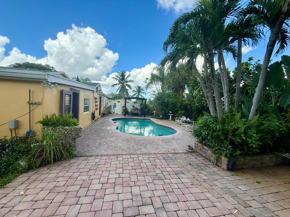 Active With Contract: $515,000 (4 beds, 4 baths, 1661 Square Feet)