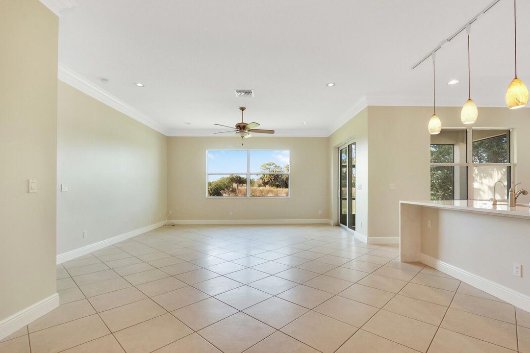 Active With Contract: $2,700 (2 beds, 2 baths, 1809 Square Feet)