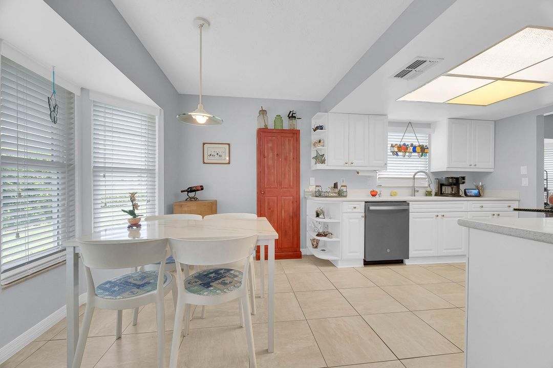 For Sale: $249,900 (2 beds, 2 baths, 1245 Square Feet)