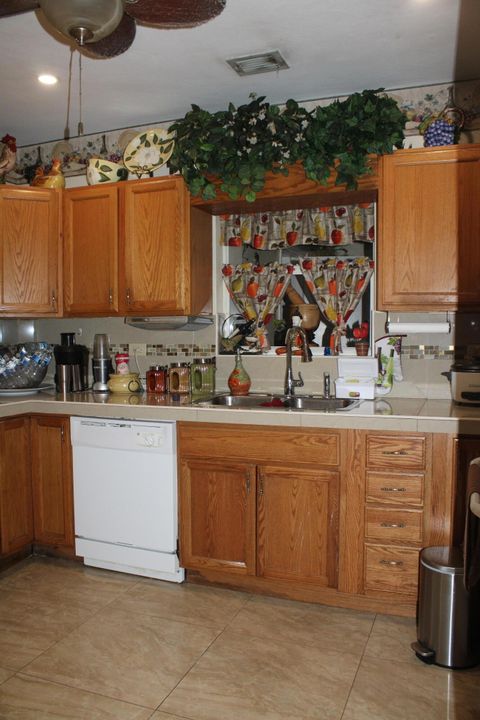 Active With Contract: $515,000 (4 beds, 4 baths, 1661 Square Feet)