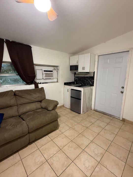 Active With Contract: $515,000 (4 beds, 4 baths, 1661 Square Feet)