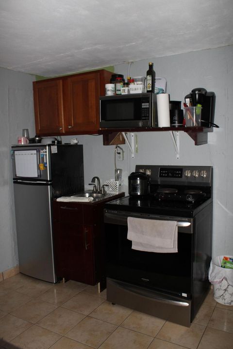 Active With Contract: $515,000 (4 beds, 4 baths, 1661 Square Feet)