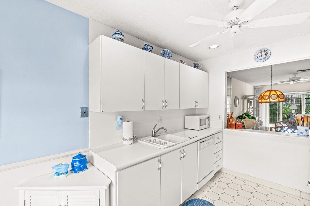 合同活跃: $132,500 (2 贝兹, 2 浴室, 989 平方英尺)