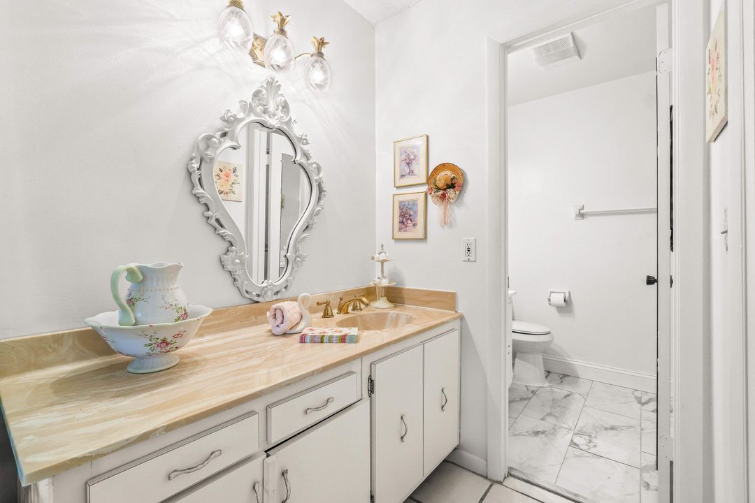 合同活跃: $132,500 (2 贝兹, 2 浴室, 989 平方英尺)