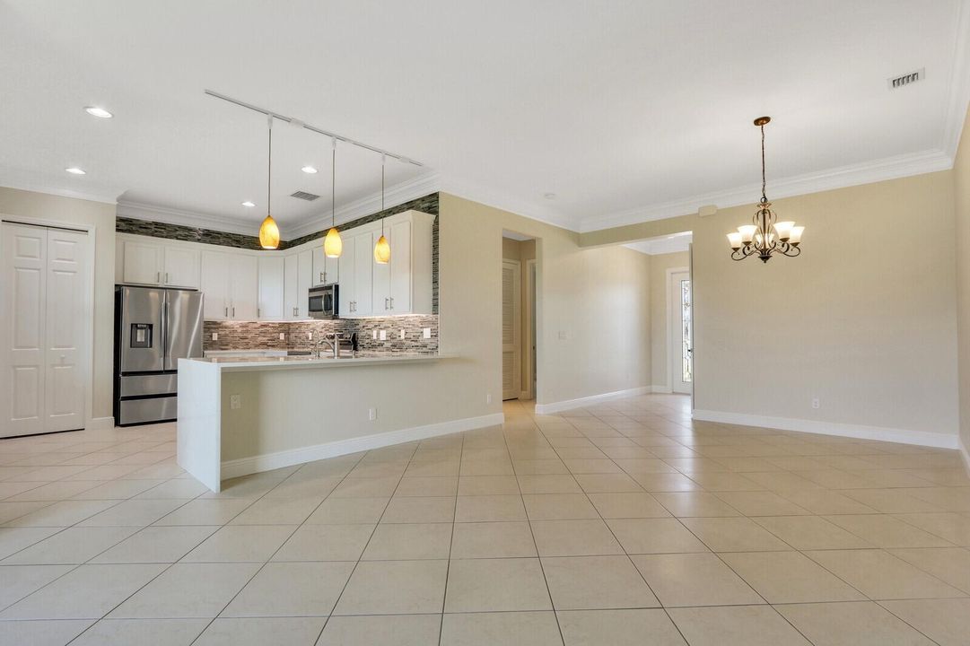 Active With Contract: $2,700 (2 beds, 2 baths, 1809 Square Feet)