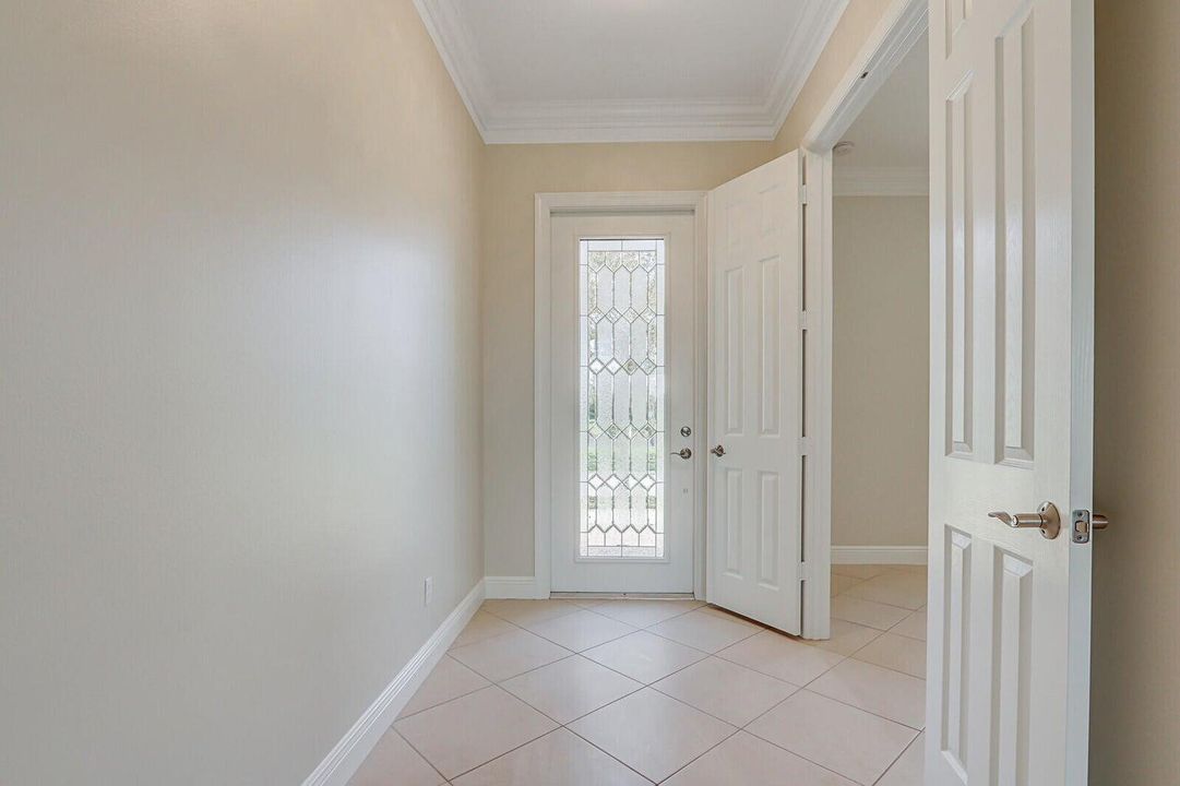 Active With Contract: $2,700 (2 beds, 2 baths, 1809 Square Feet)