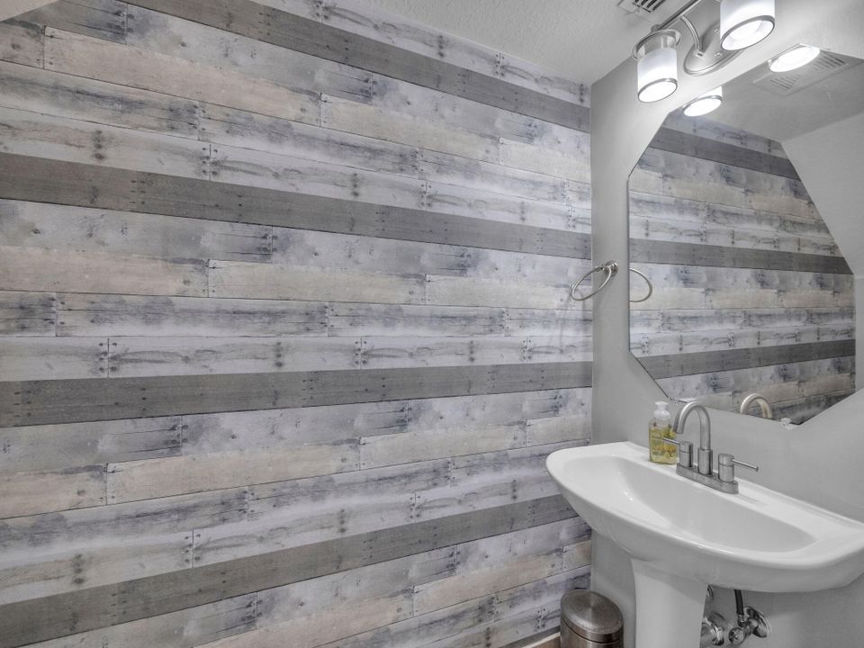 For Sale: $269,000 (2 beds, 2 baths, 1303 Square Feet)