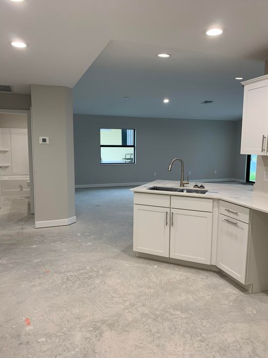 待售: $279,000 (2 贝兹, 2 浴室, 1687 平方英尺)