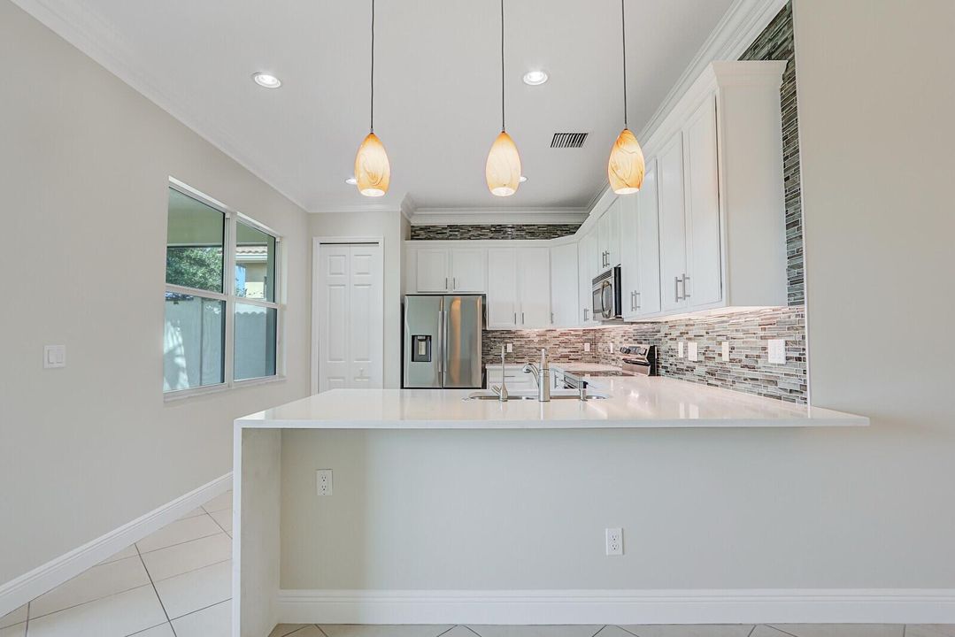 Active With Contract: $2,700 (2 beds, 2 baths, 1809 Square Feet)