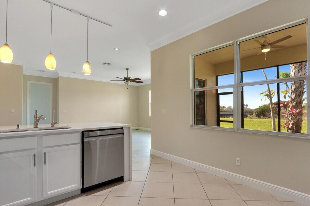 Active With Contract: $2,700 (2 beds, 2 baths, 1809 Square Feet)