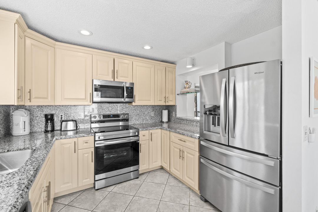 Под контрактом: $10,500 (2 спален, 2 ванн, 1728 Квадратных фут)