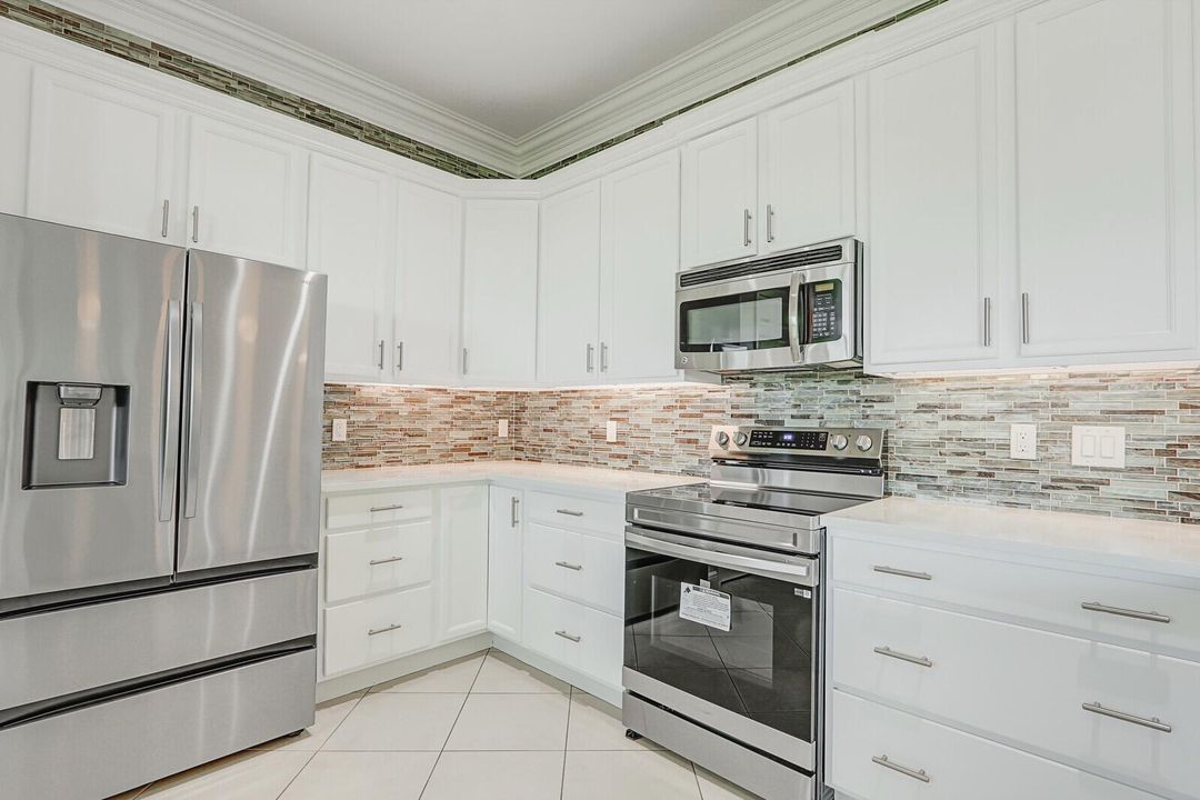 Active With Contract: $2,700 (2 beds, 2 baths, 1809 Square Feet)