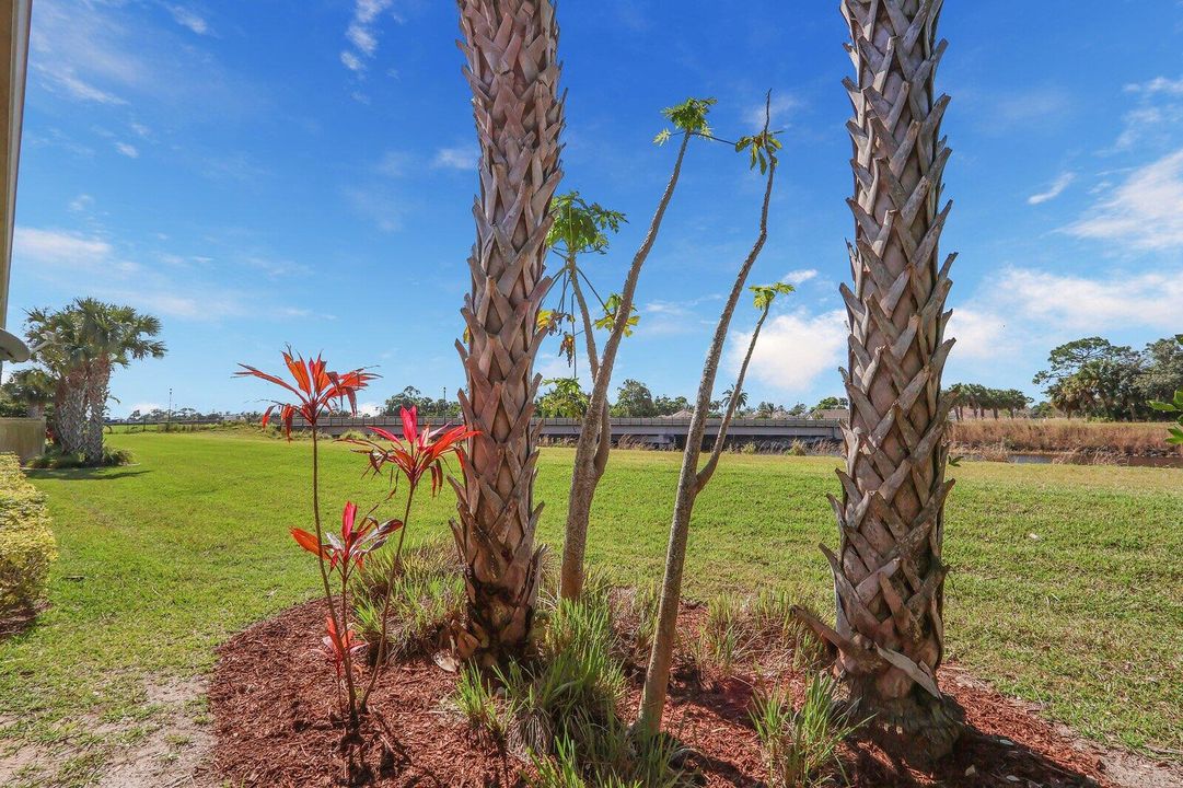 Active With Contract: $2,700 (2 beds, 2 baths, 1809 Square Feet)