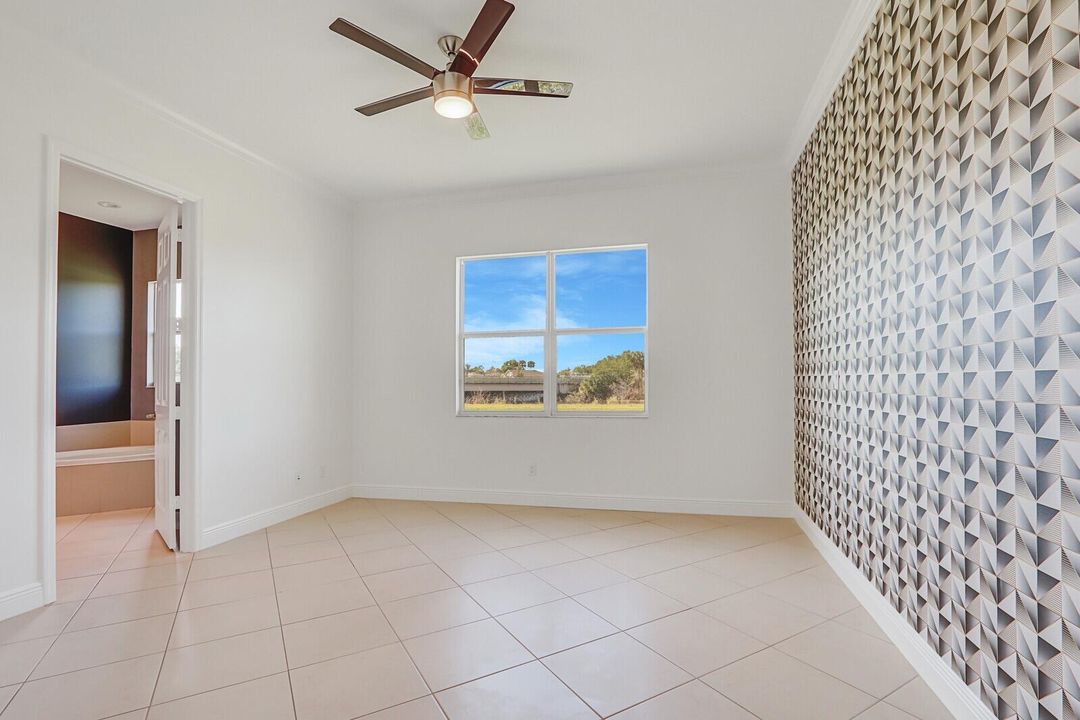 Active With Contract: $2,700 (2 beds, 2 baths, 1809 Square Feet)