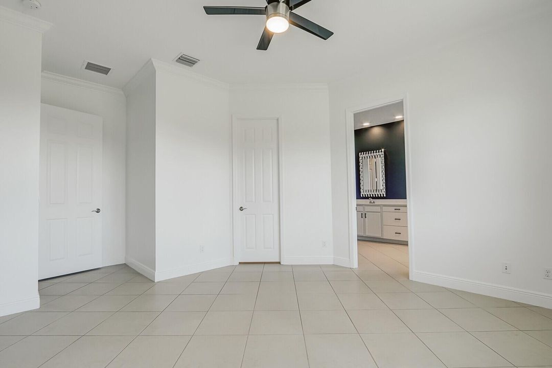 Active With Contract: $2,700 (2 beds, 2 baths, 1809 Square Feet)