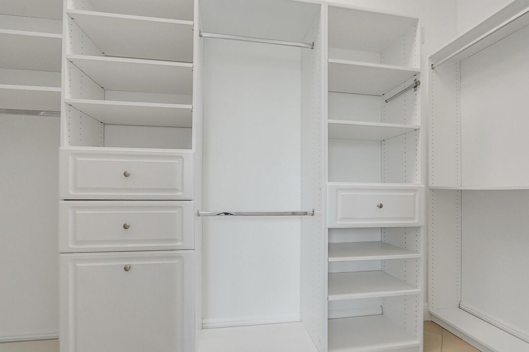 Active With Contract: $2,700 (2 beds, 2 baths, 1809 Square Feet)