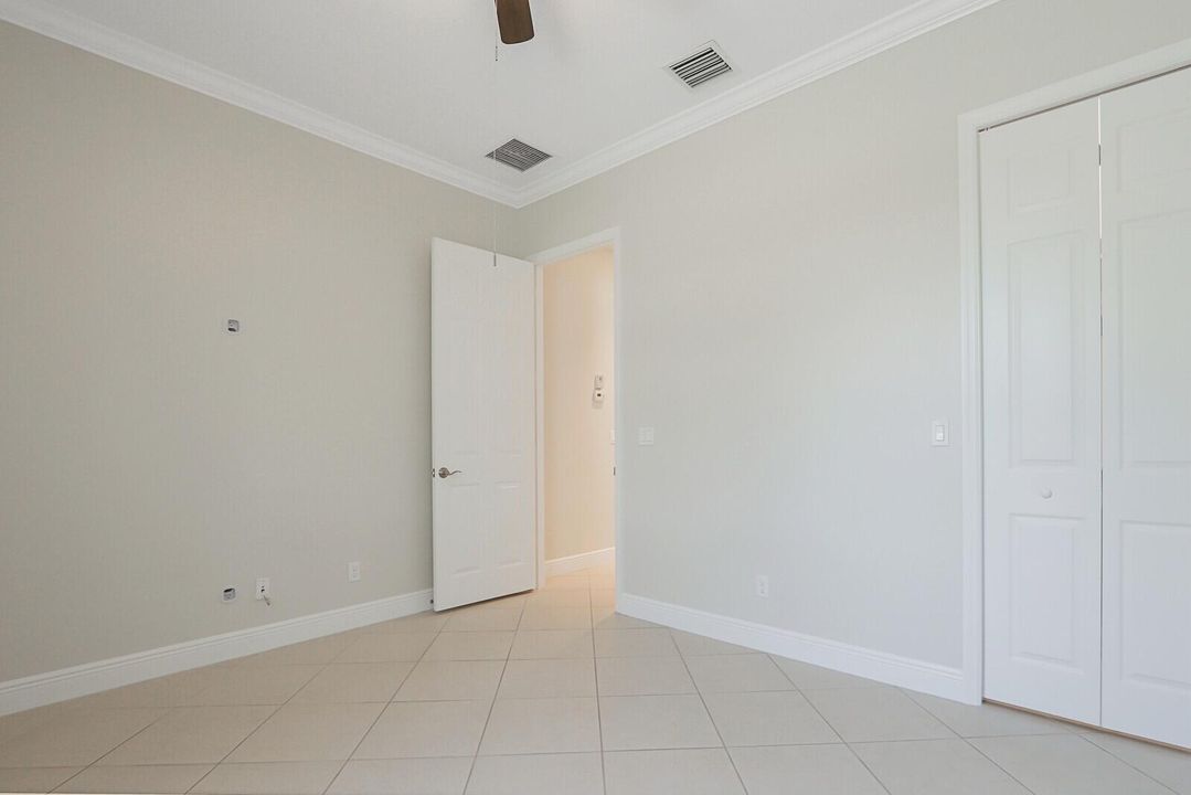 Active With Contract: $2,700 (2 beds, 2 baths, 1809 Square Feet)