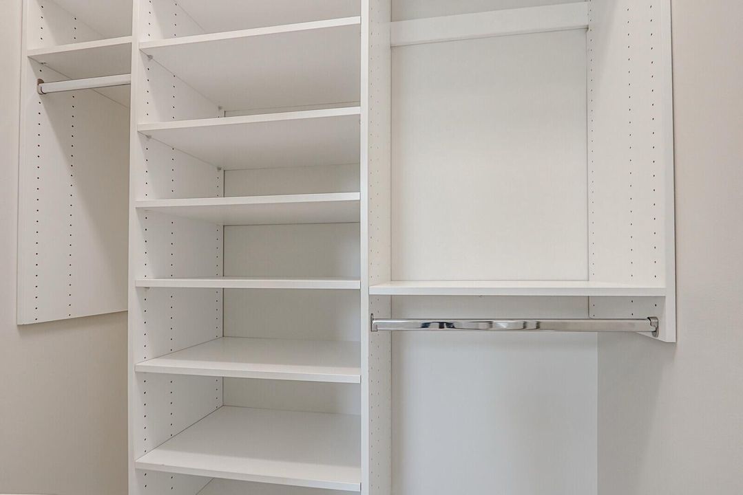 Active With Contract: $2,700 (2 beds, 2 baths, 1809 Square Feet)