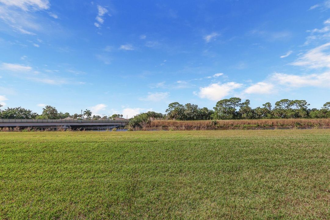 Active With Contract: $2,700 (2 beds, 2 baths, 1809 Square Feet)