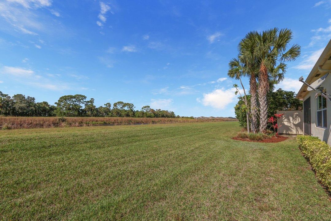 Active With Contract: $2,700 (2 beds, 2 baths, 1809 Square Feet)