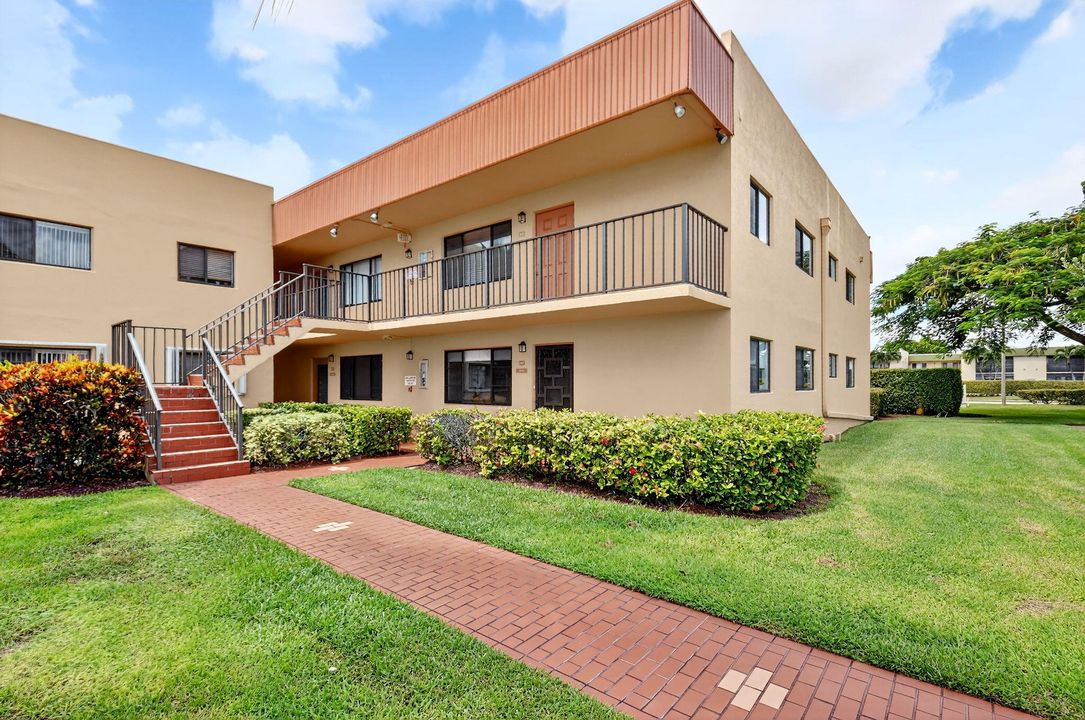 最近售出: $209,000 (2 贝兹, 2 浴室, 1100 平方英尺)