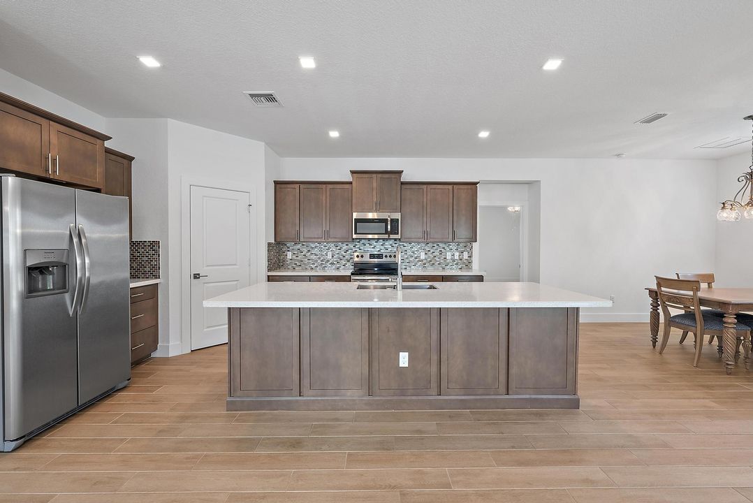 Active With Contract: $780,000 (4 beds, 3 baths, 2838 Square Feet)