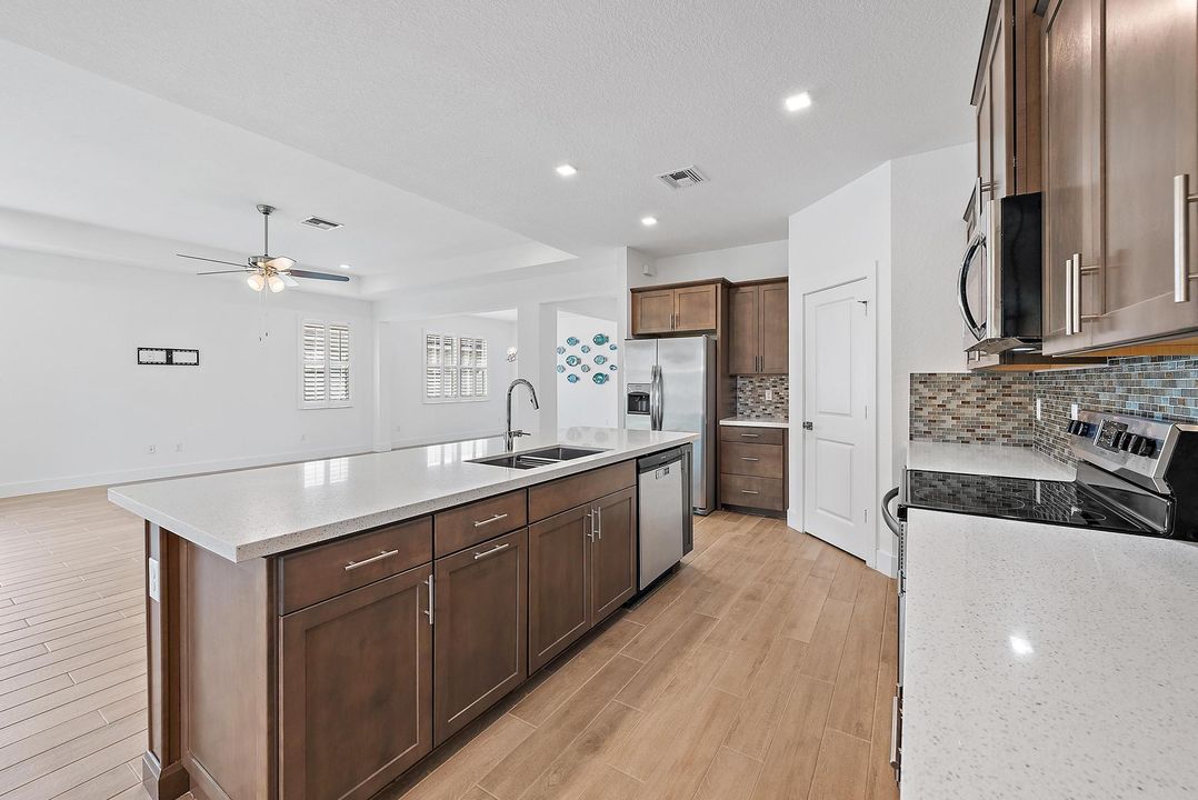 Active With Contract: $780,000 (4 beds, 3 baths, 2838 Square Feet)