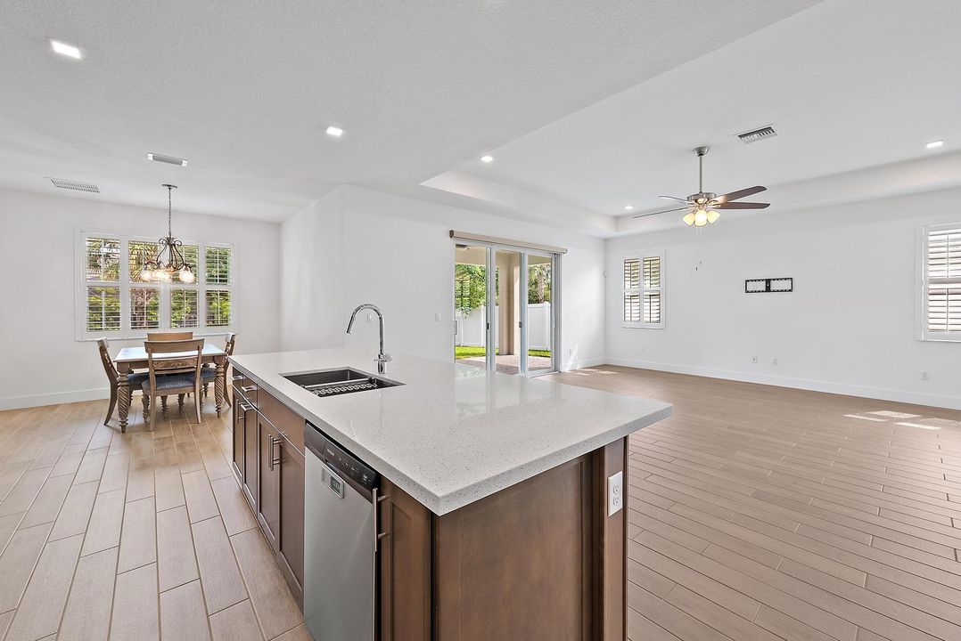 Active With Contract: $780,000 (4 beds, 3 baths, 2838 Square Feet)