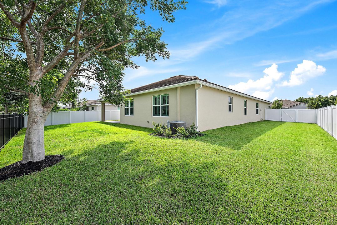 Active With Contract: $780,000 (4 beds, 3 baths, 2838 Square Feet)