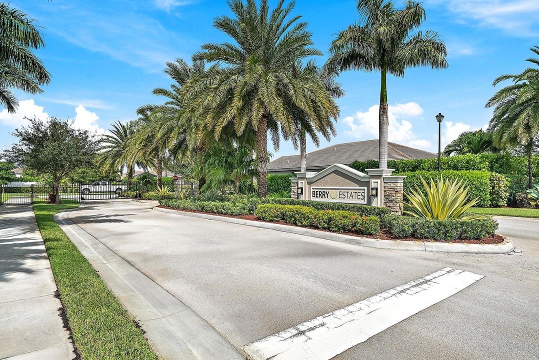 Active With Contract: $780,000 (4 beds, 3 baths, 2838 Square Feet)